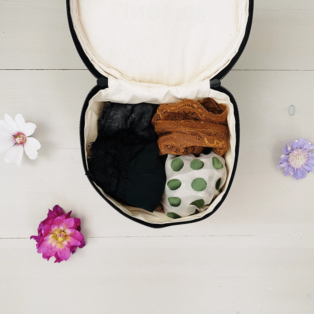 Round Lingerie Case – Cream