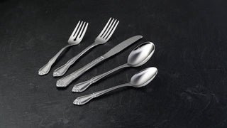Oneida True Rose Dinner Knives, Set of 4, stainless steel (view 2)