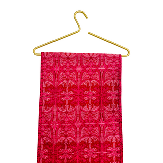 Elegant Nadya Berry Table Runner