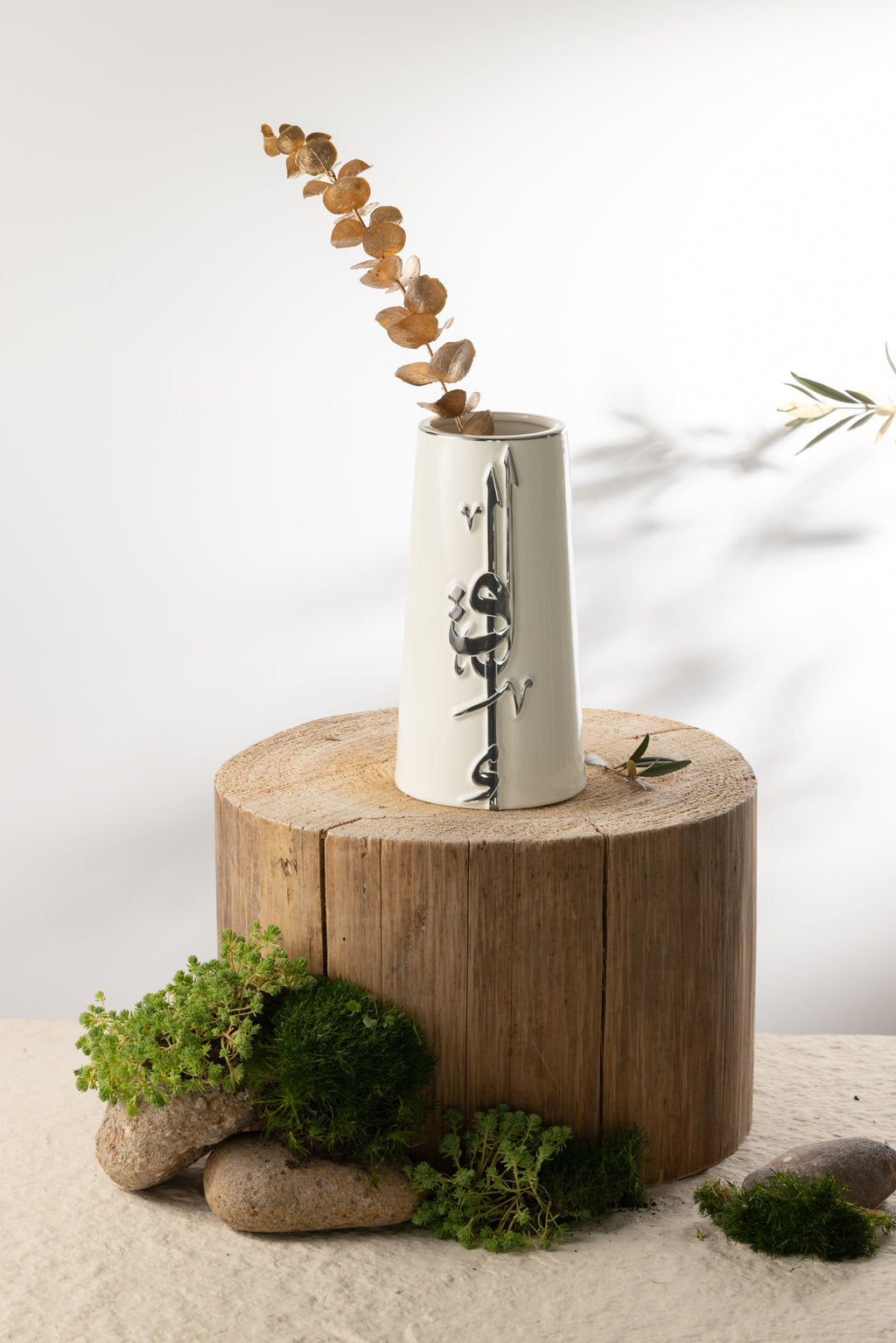 Liqa'a - Medium Decorative Vase - Pearl White & Silver