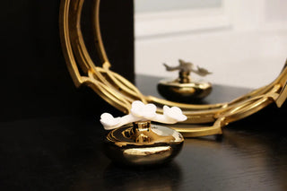 Gold Circular Diffuser with Three White Flowers – “English Pear & Freesia” or “Iris & Rose” Scent