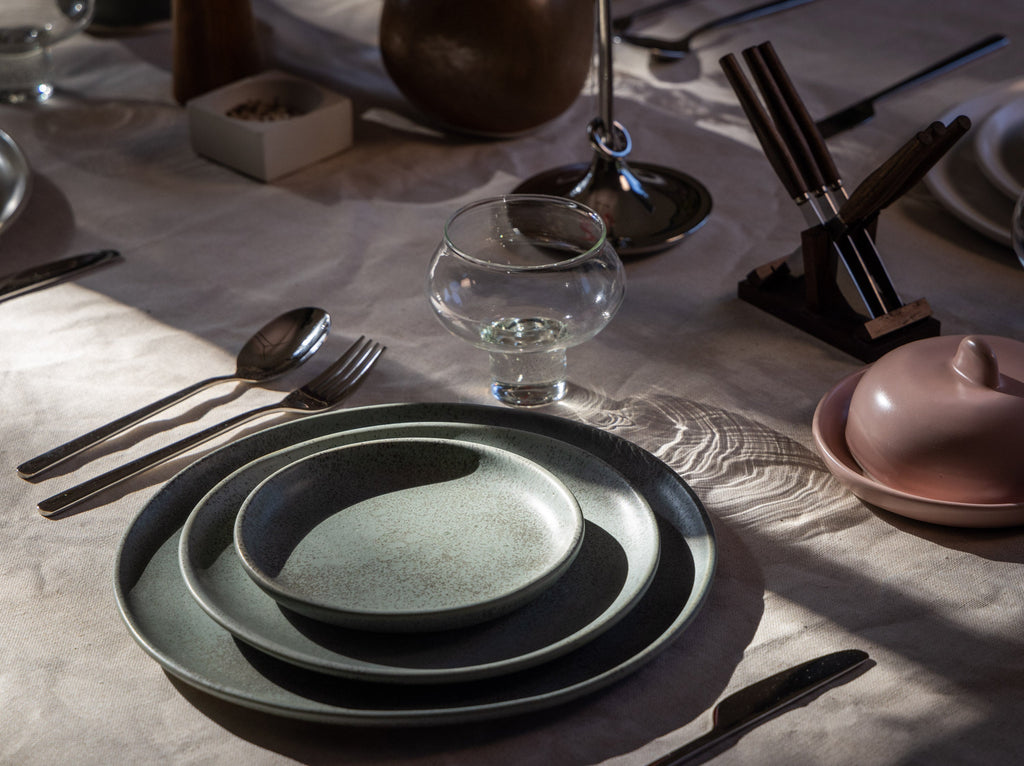 HAAND Hestia 5-Piece Dinner Setting – Handcrafted Porcelain Dinnerware Set