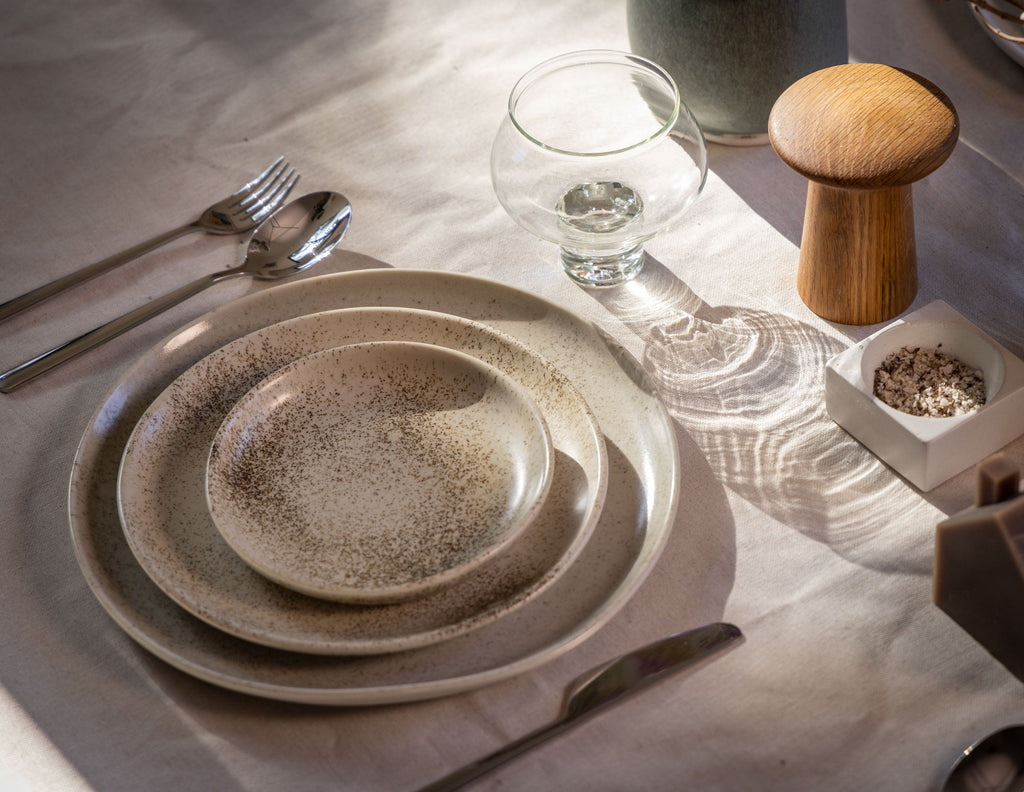 HAAND Hestia 5-Piece Dinner Setting – Handcrafted Porcelain Dinnerware Set