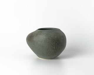 HAAND Large Pebble Vase – Handcrafted Porcelain Floral Vase
