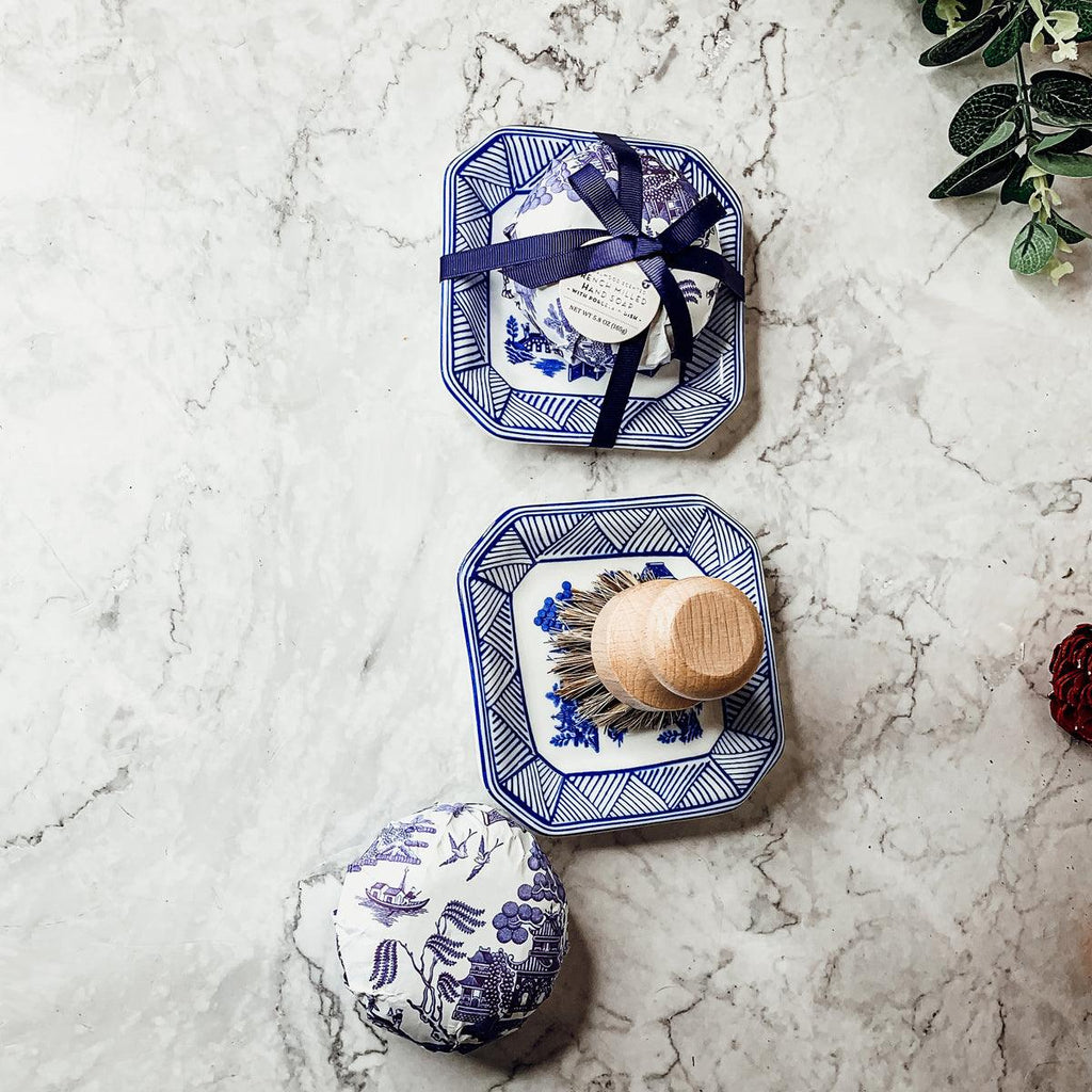 Chinoiserie Soap & Porcelain Dish Set – Blue Willow Sandalwood Gift Set