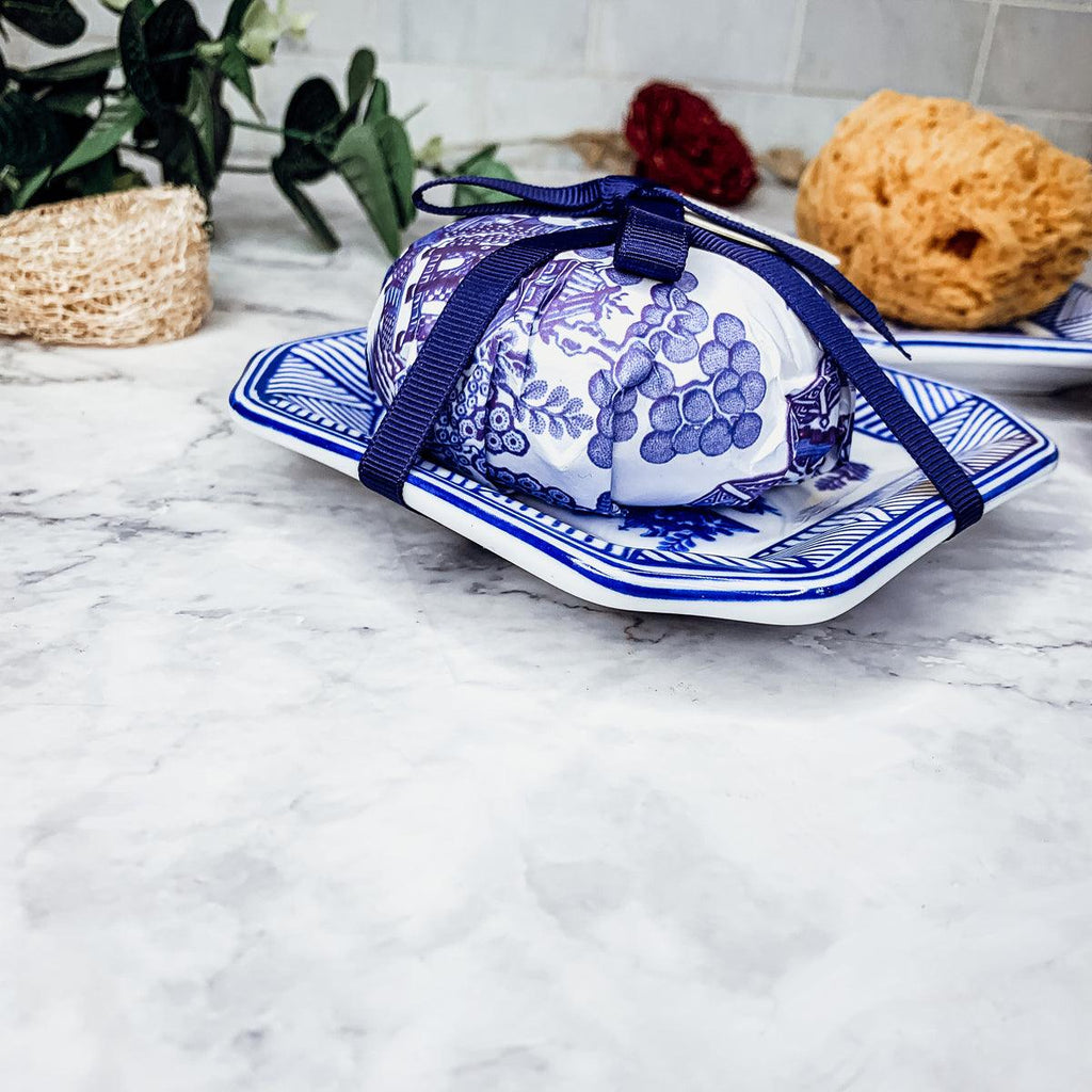 Chinoiserie Soap & Porcelain Dish Set – Blue Willow Sandalwood Gift Set