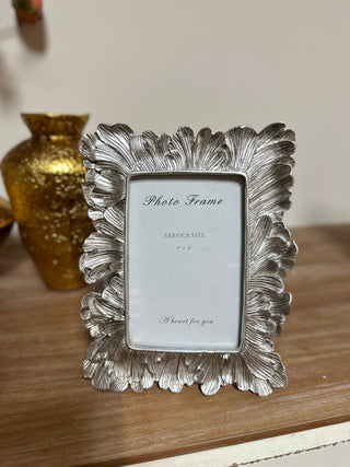 Elegant Leaf-Border Decorative Photo Frame