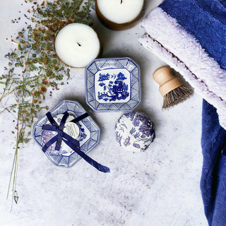 Chinoiserie Soap & Porcelain Dish Set – Blue Willow Sandalwood Gift Set