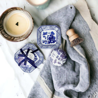 Chinoiserie Soap & Porcelain Dish Set – Blue Willow Sandalwood Gift Set