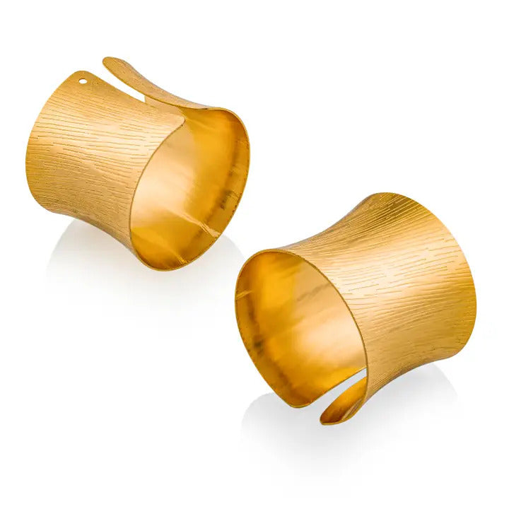 Set of 6 Gold Napkin Rings with Lined Metallic Design