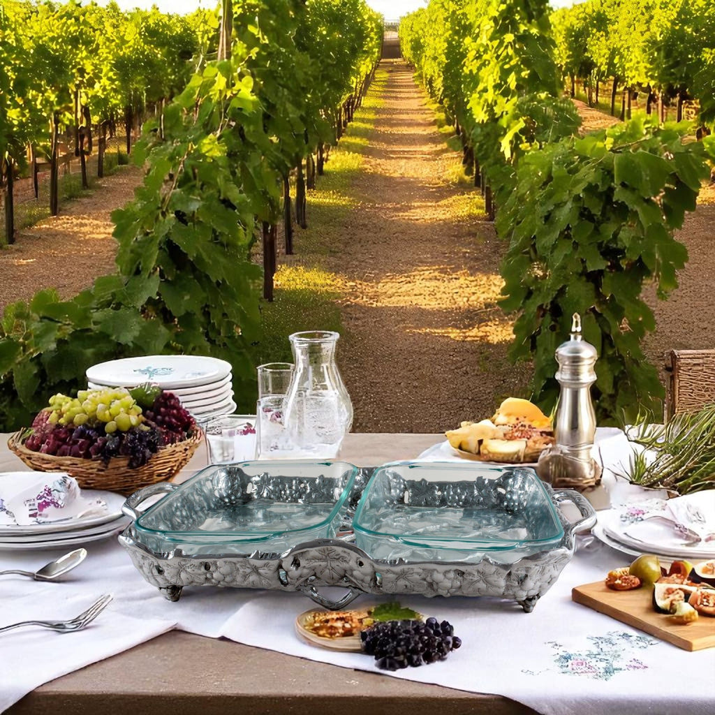 Sculpted Grape Pyrex Holder 2-Qt | Refined Baking Presentation