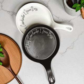 Chaos & Sauce Boss Spoon Rest with Wooden Spoon – Funny Porcelain Kitchen Gift
