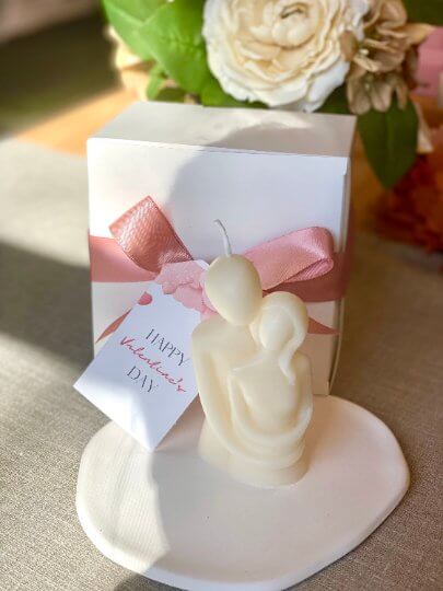Cuddling Couple Handmade Scented Candle for Cozy Moments