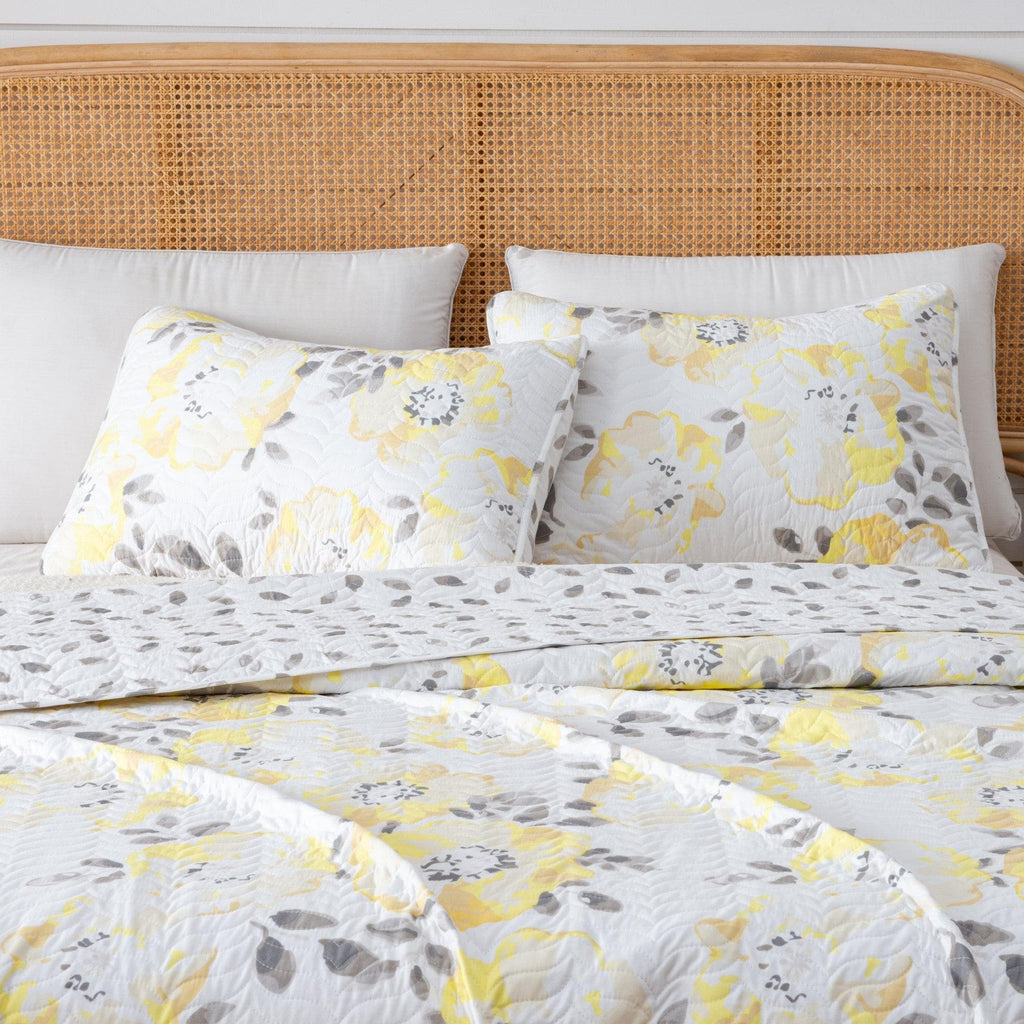 Elegant Reversible Floral Quilt Set – Helene Collection (3-Piece)