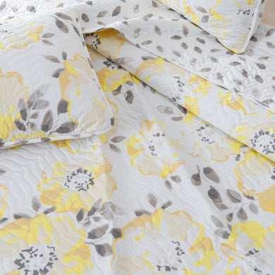 Elegant Reversible Floral Quilt Set – Helene Collection (3-Piece)