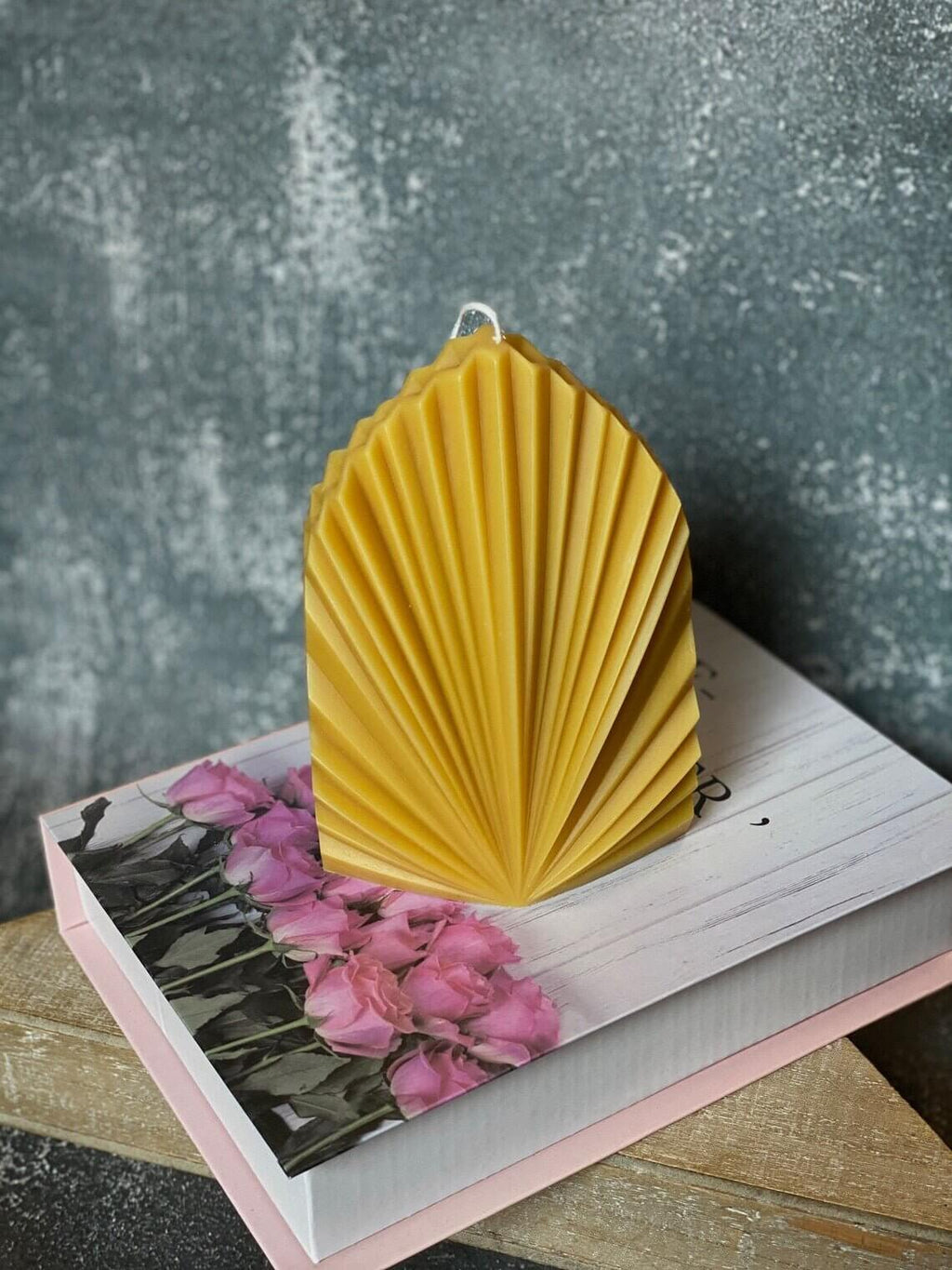 Minimalist Palm Leaf Candle - Natural Soy Wax for Eco-Friendly Elegance