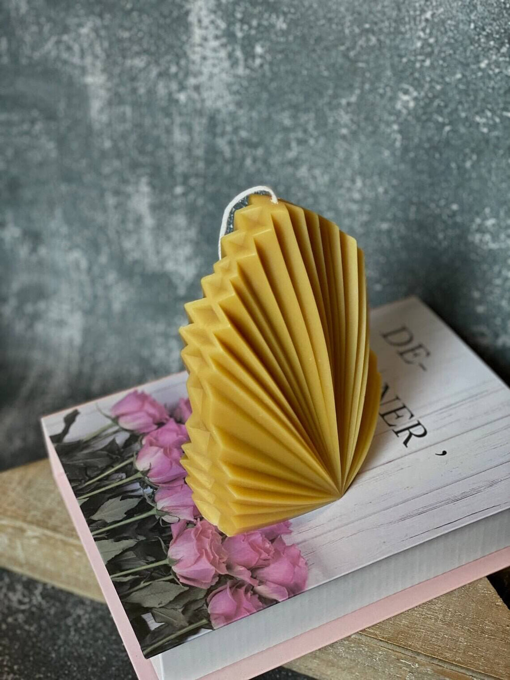 Minimalist Palm Leaf Candle - Natural Soy Wax for Eco-Friendly Elegance