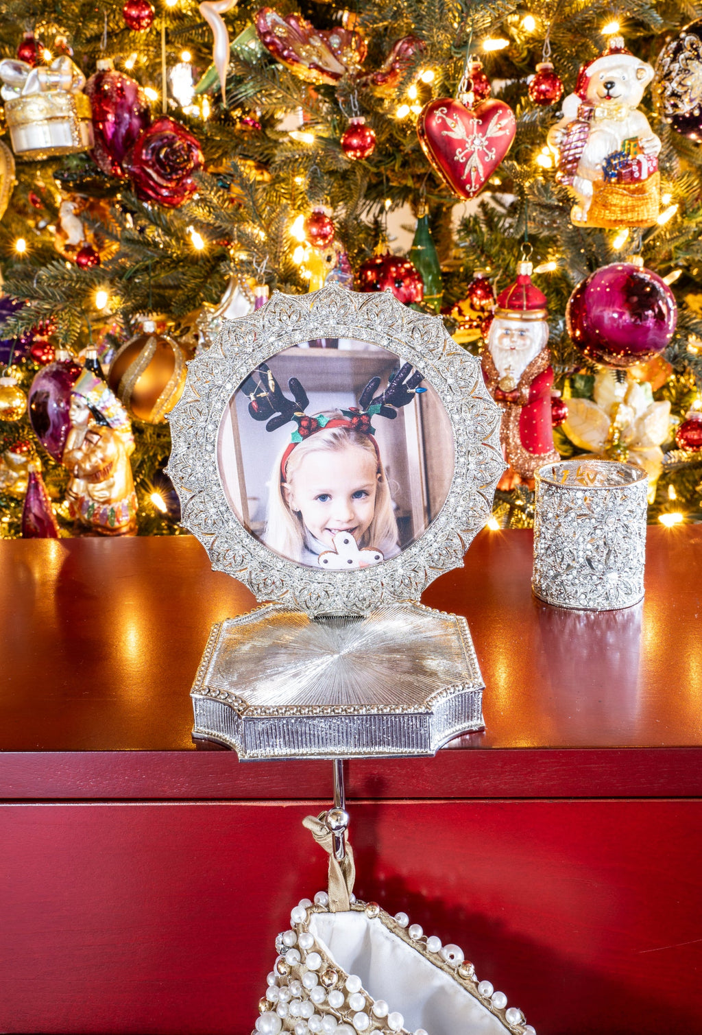 Windsor Round Picture Frame Stocking Holder