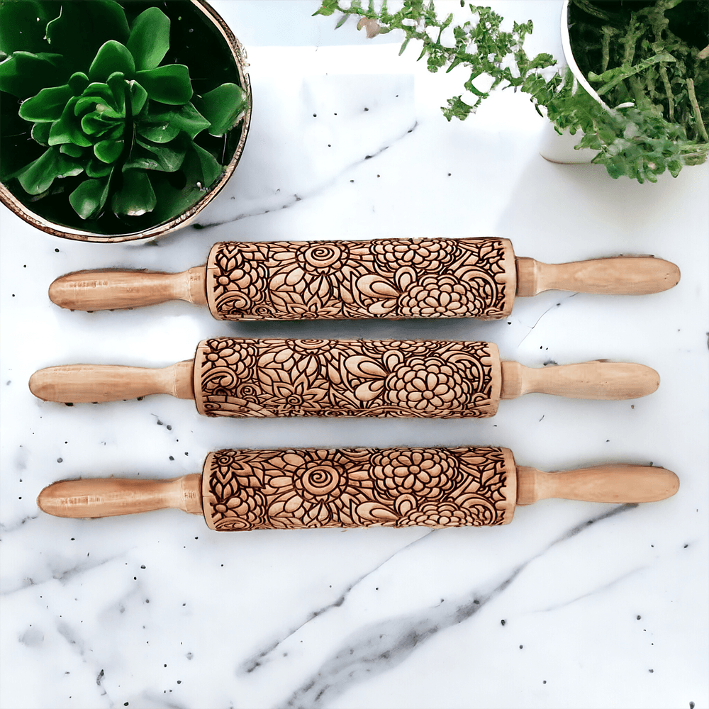 Embossed Rolling Pin Gift Set – Patterned Rolling Pin with Cookie Cutters (Box Style)
