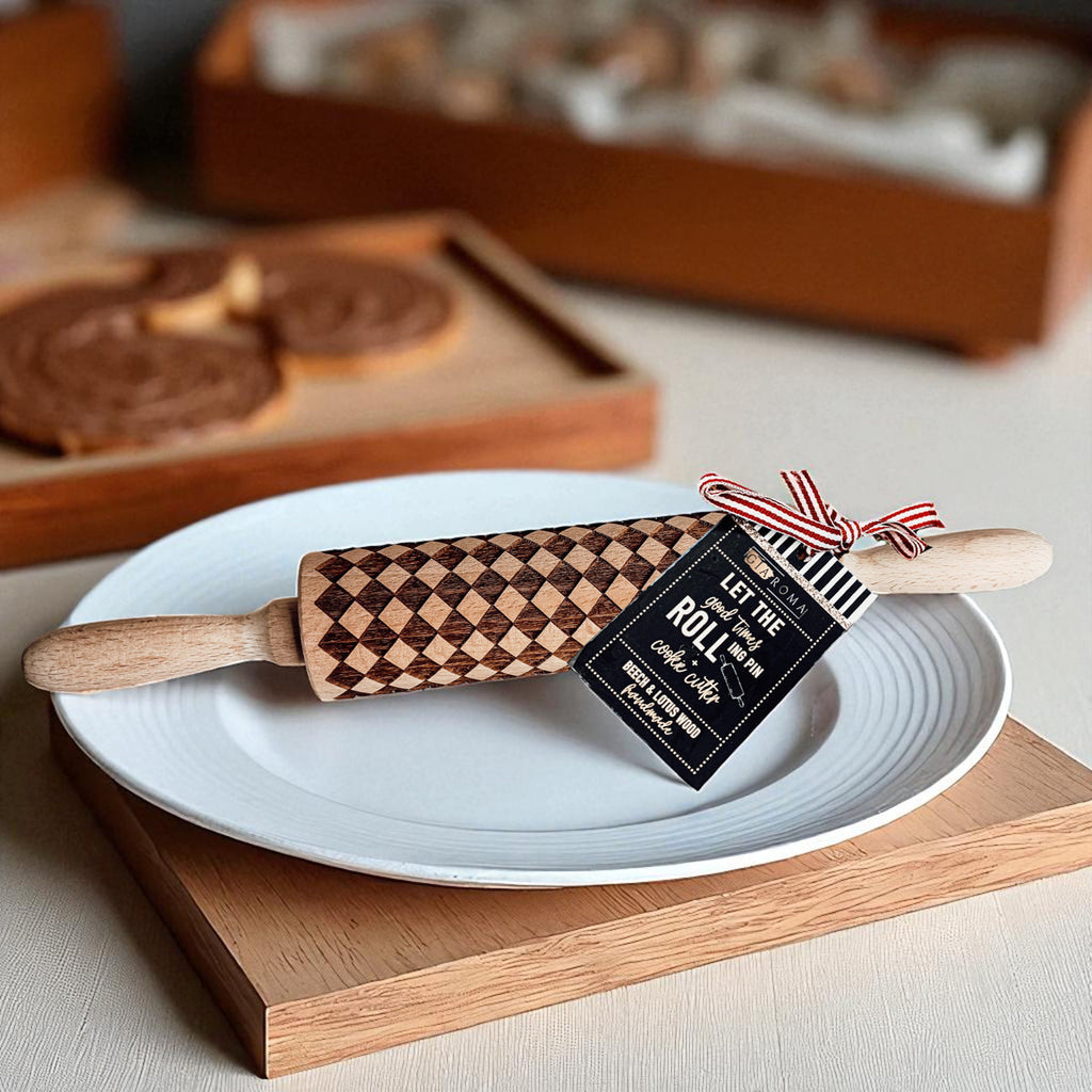 Courtly Checkered & Diamond Embossed Rolling Pin – Decorative Cookie Rolling Pin