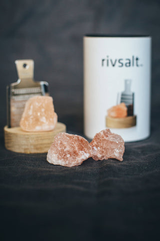 Rivsalt™ Original Himalayan Rock Salt Gift Set – Grater, Rock Salt & Oak Stand