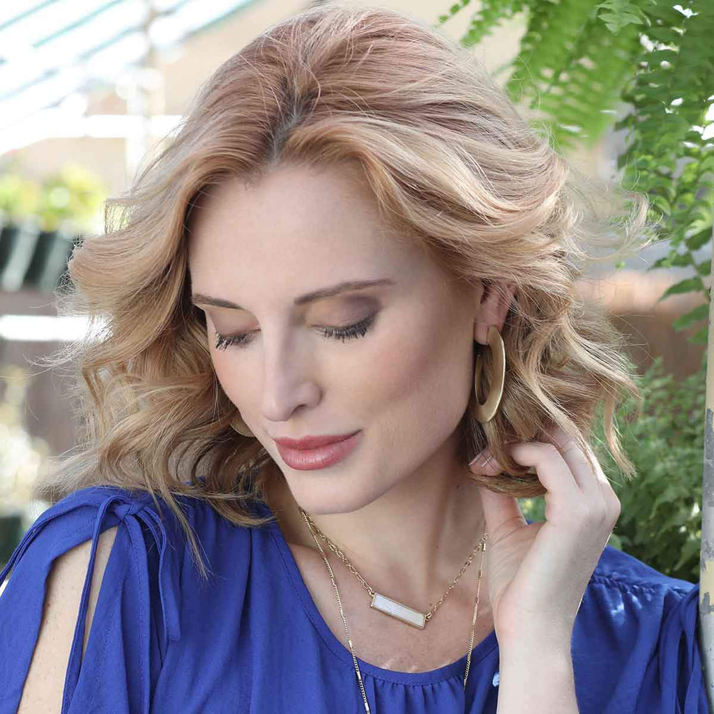 Aerin Bar Necklace In Mother Of Pearl Shell Horizontal Bar Dainty Necklace - Anara Lifestyle