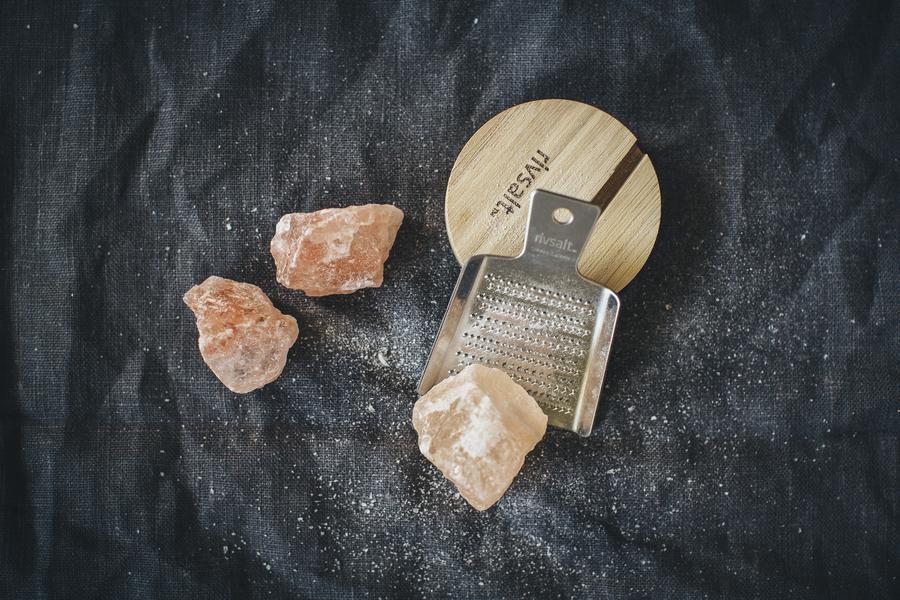 Rivsalt™ Original Himalayan Rock Salt Gift Set – Grater, Rock Salt & Oak Stand