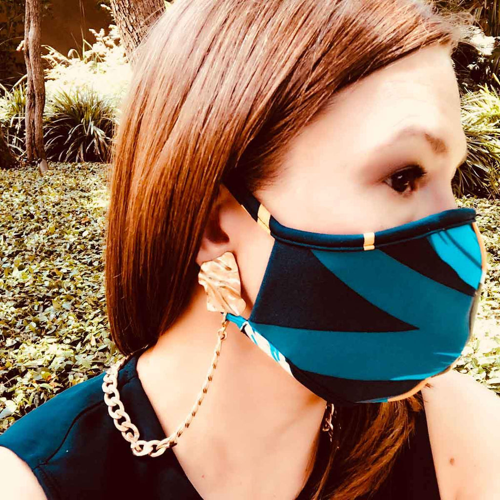 Soleil Bold Curb Chain Mask Necklace in Worn Gold - Anara Lifestyle