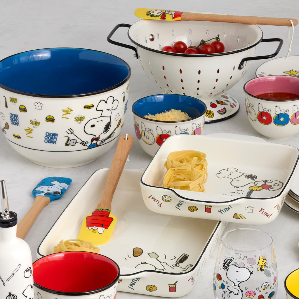 Lenox Chef Snoopy Rectangular Baker, stoneware (view 3)