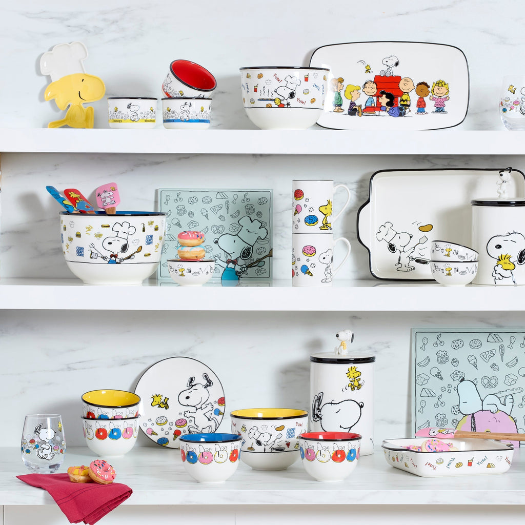 Lenox Chef Snoopy Rectangular Baker, stoneware (view 5)