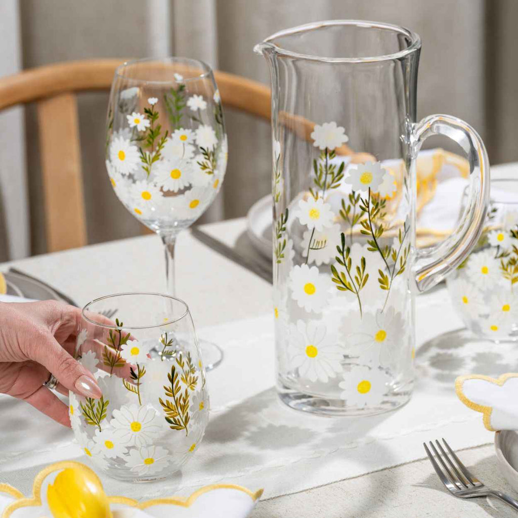 Hand-Painted Daisy Wine Glasses – Set of 2