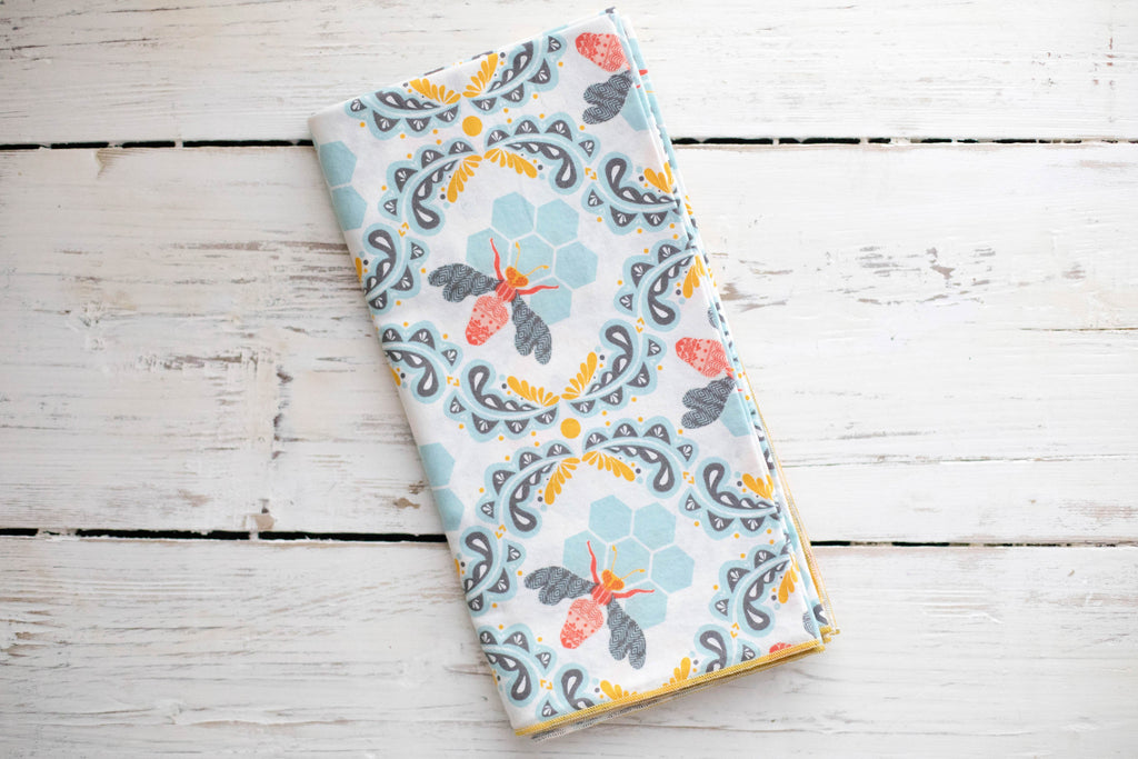 Elegant Honey Bee Cotton Napkins – 4-Piece Soft Table Linen Set