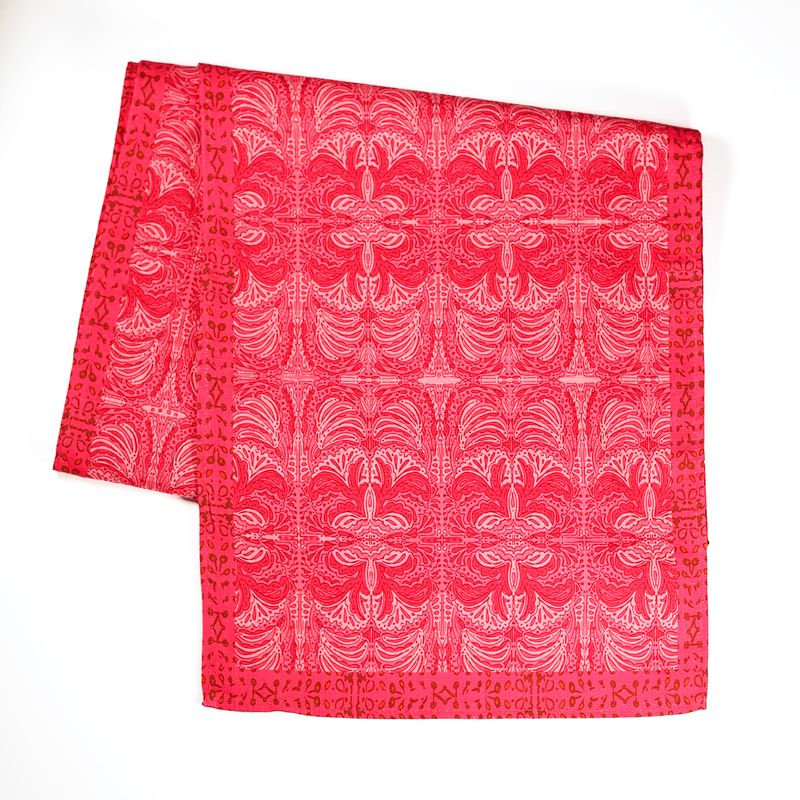 Elegant Nadya Berry Table Runner