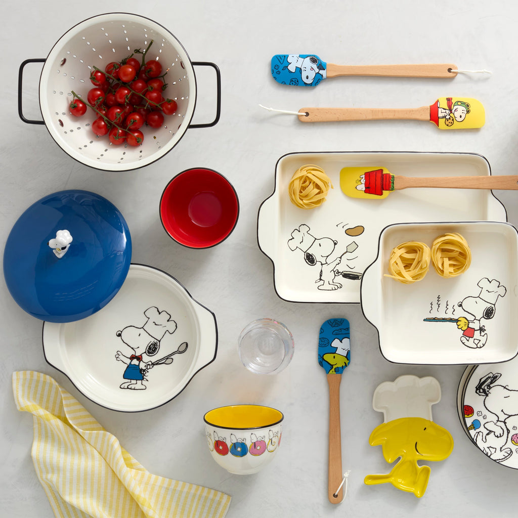 Lenox Chef Snoopy Rectangular Baker, stoneware (view 4)