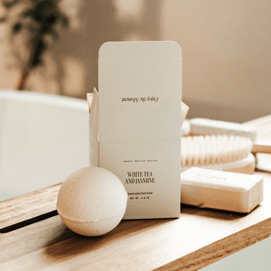 White Tea and Jasmine 4.6 oz Bath Bomb