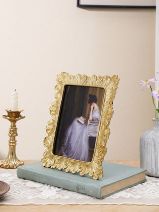 Elegant Leaf-Border Decorative Photo Frame