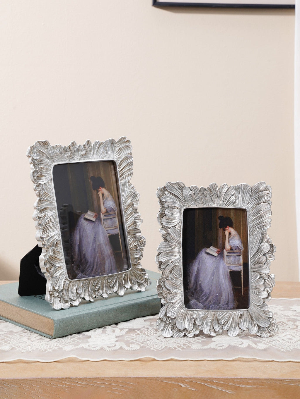 Elegant Leaf-Border Decorative Photo Frame
