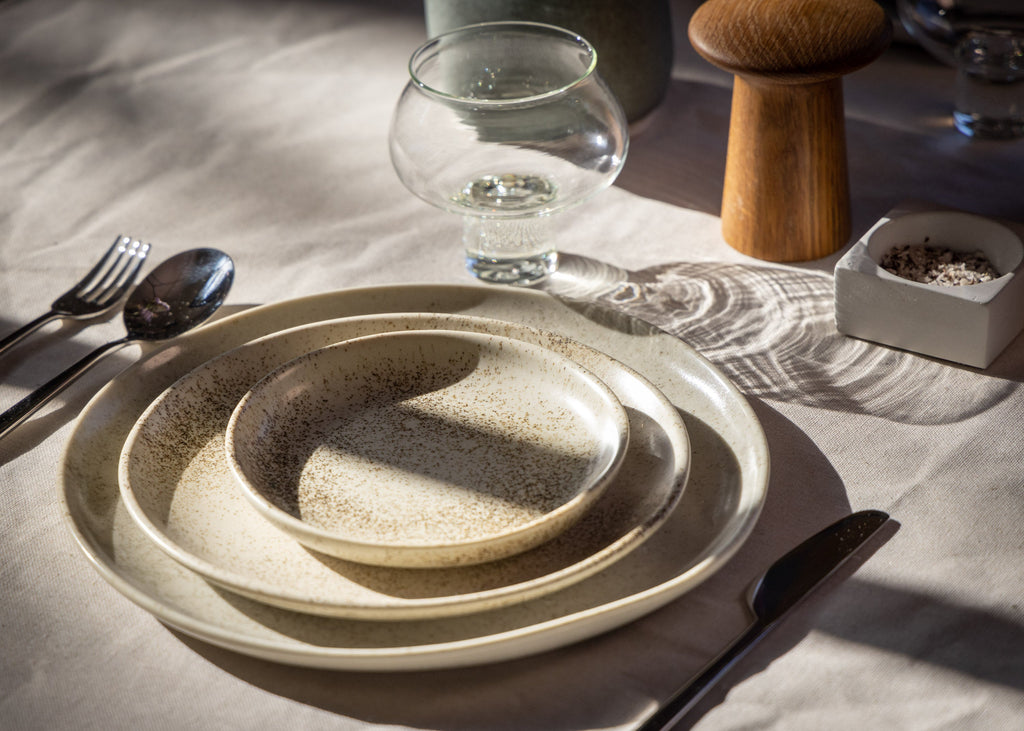 HAAND Hestia 7-Piece Dinner Setting – Handcrafted Porcelain Dinnerware Set