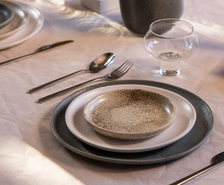 HAAND Hestia 7-Piece Dinner Setting – Handcrafted Porcelain Dinnerware Set