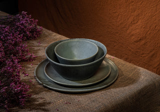 HAAND Hestia 4-Piece Dinner Setting – Handcrafted Porcelain Dinnerware Set