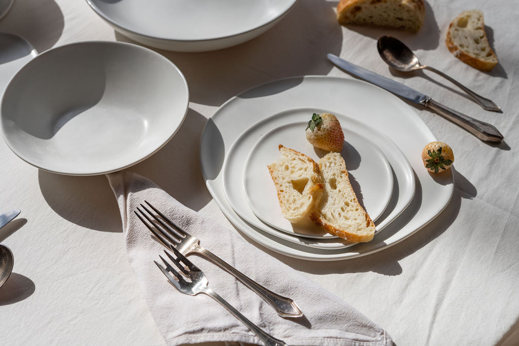 HAAND Ripple 5-Piece Dinner Setting – Handcrafted Porcelain Dinnerware Set