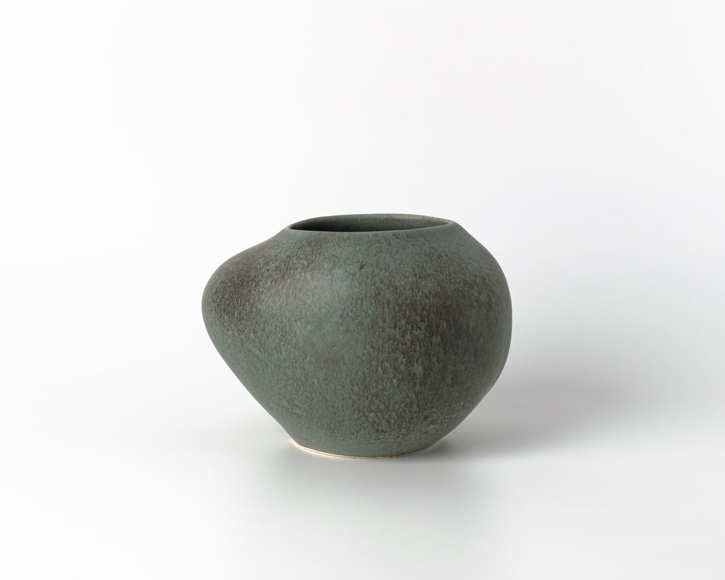 HAAND Large Pebble Vase – Handcrafted Porcelain Floral Vase