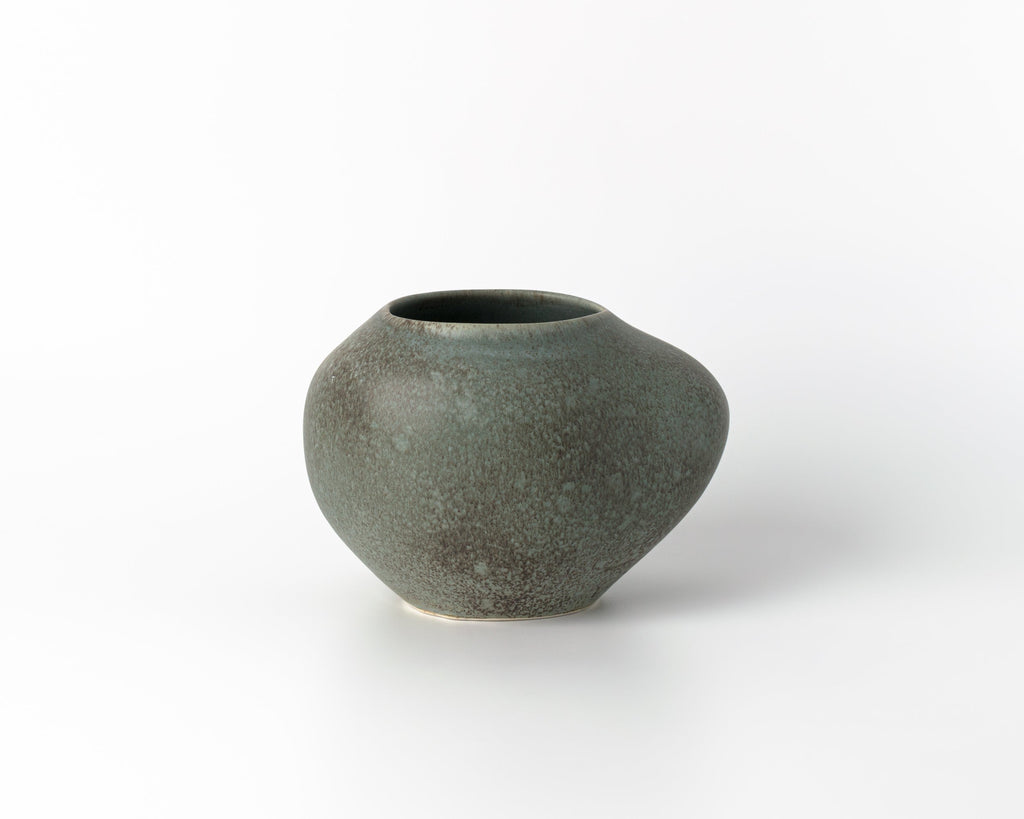 HAAND Large Pebble Vase – Handcrafted Porcelain Floral Vase