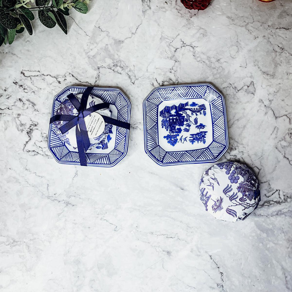 Chinoiserie Soap & Porcelain Dish Set – Blue Willow Sandalwood Gift Set