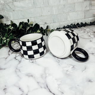 Retro Black & White Checkered Ceramic Mug – Vintage Gingham Coffee Mug (13.5 oz)