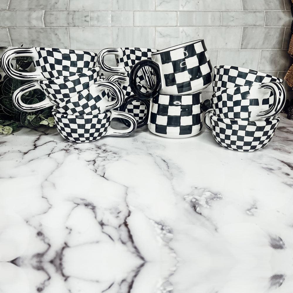 Retro Black & White Checkered Ceramic Mug – Vintage Gingham Coffee Mug (13.5 oz)