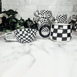 Retro Black & White Checkered Ceramic Mug – Vintage Gingham Coffee Mug (13.5 oz)
