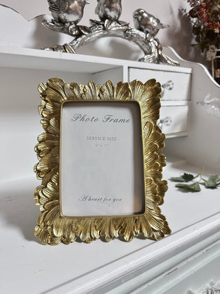 Elegant Leaf-Border Decorative Photo Frame