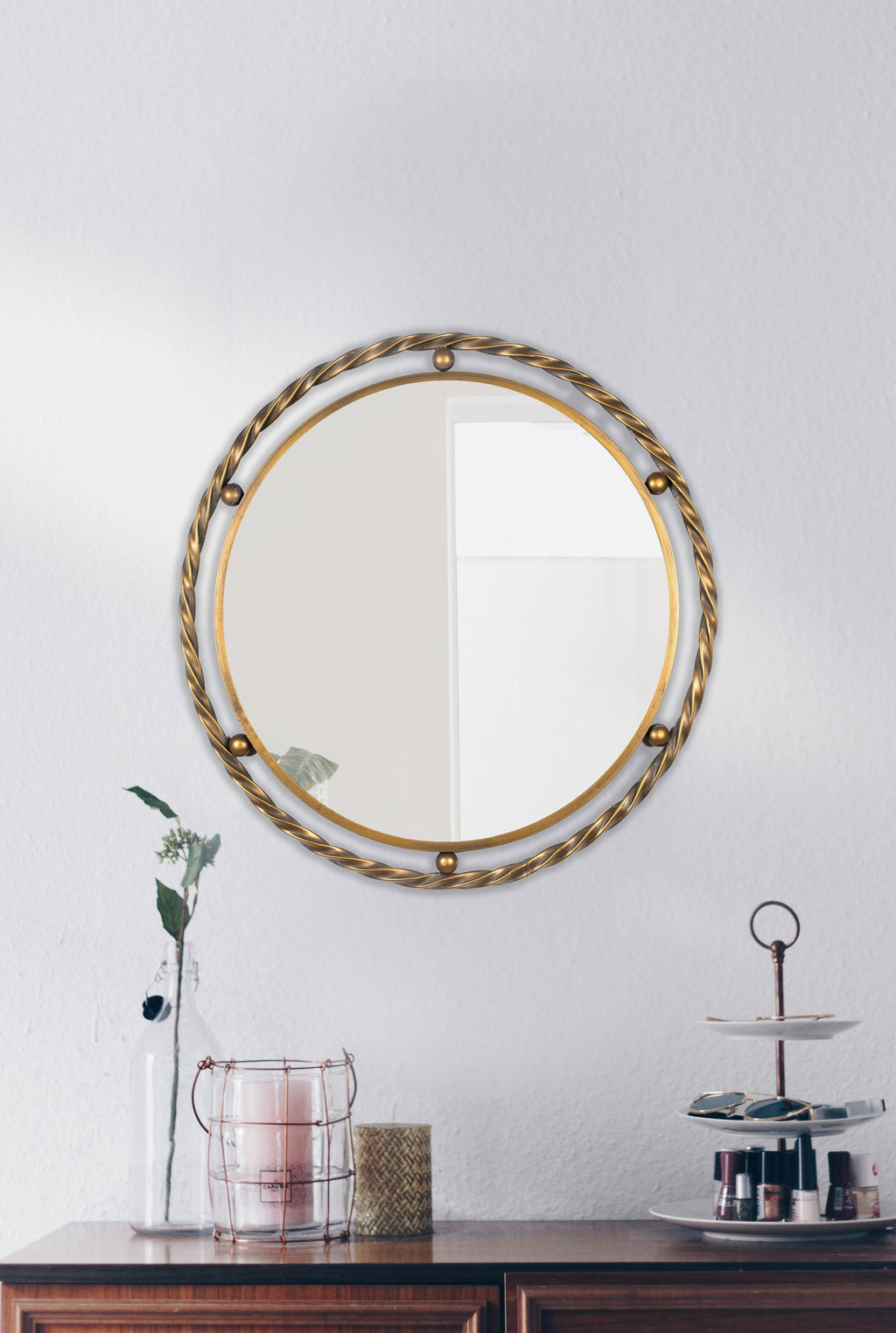 Cleo Mirror: A Luxurious Blend of Elegance and Functionality