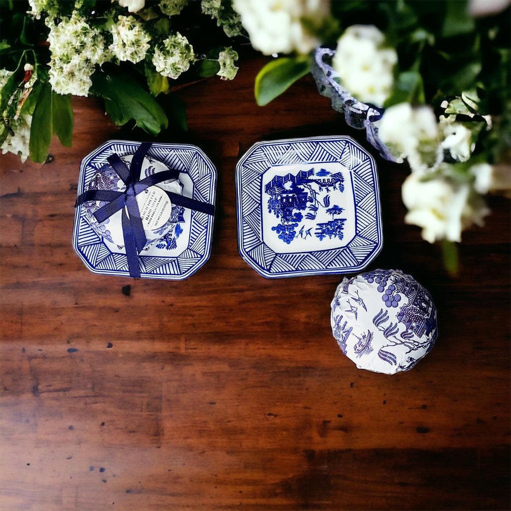 Chinoiserie Soap & Porcelain Dish Set – Blue Willow Sandalwood Gift Set